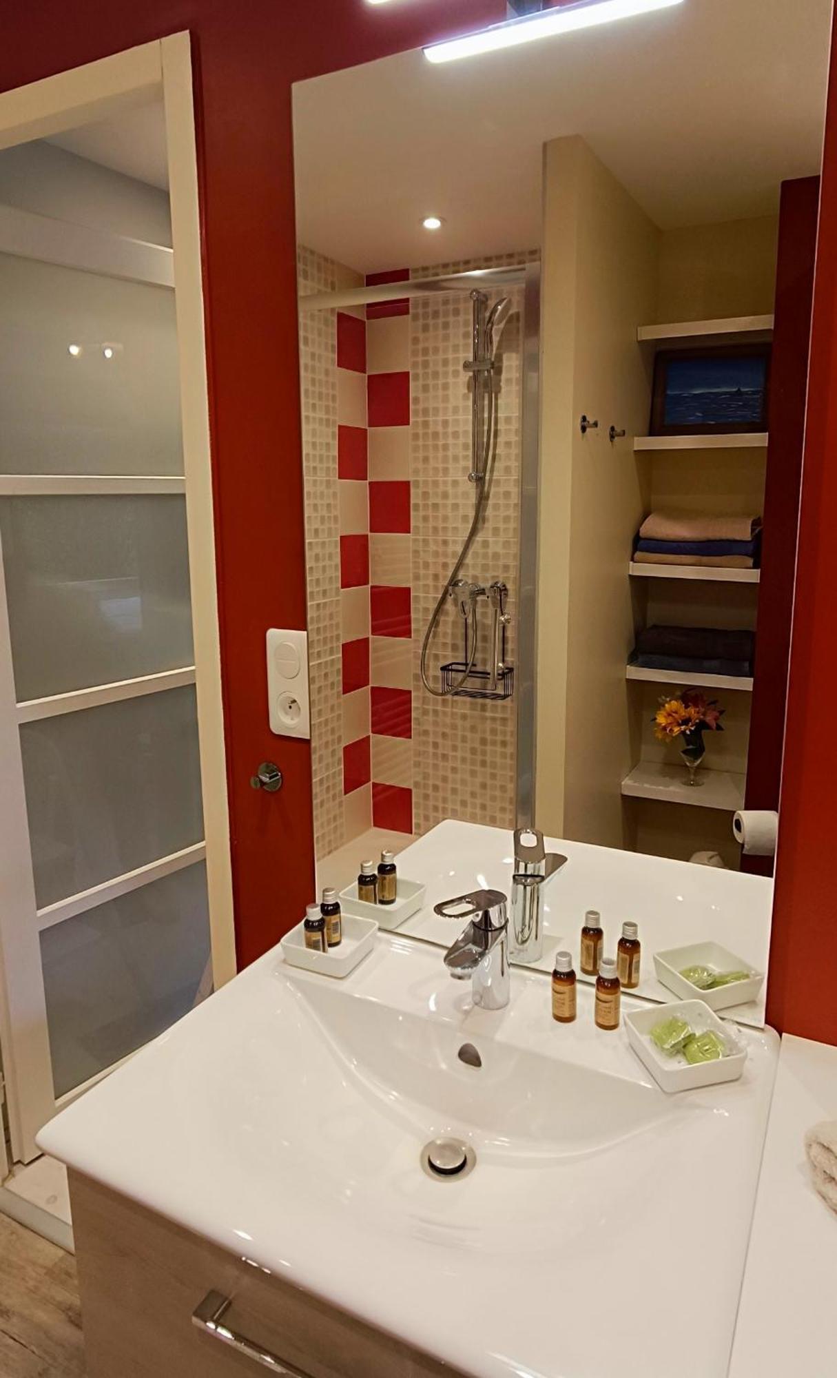 Studio Proche Plage - Parking Gratuit Et Prive - Terrasse Et Petit Jardin Cloture Courseulles-sur-Mer Eksteriør billede